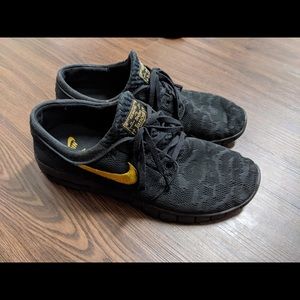 NikeAir Stefan Janoski Black/Gold Skateboard Shoes